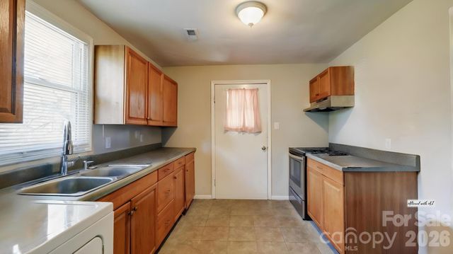 312 & 314 W Charlotte Avenue, Mount Holly, NC 28120