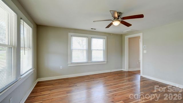 312 & 314 W Charlotte Avenue, Mount Holly, NC 28120