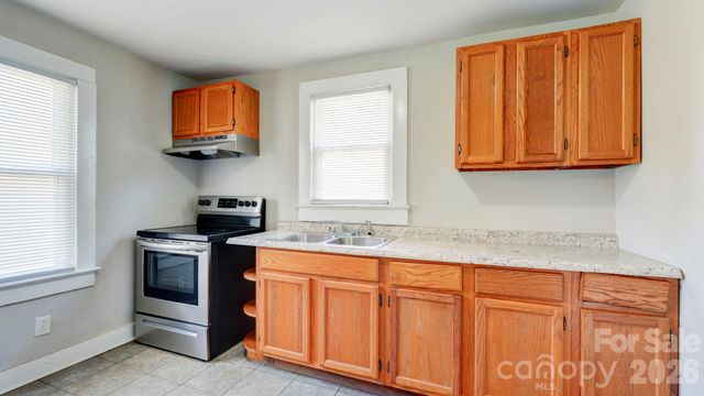 312 & 314 W Charlotte Avenue, Mount Holly, NC 28120