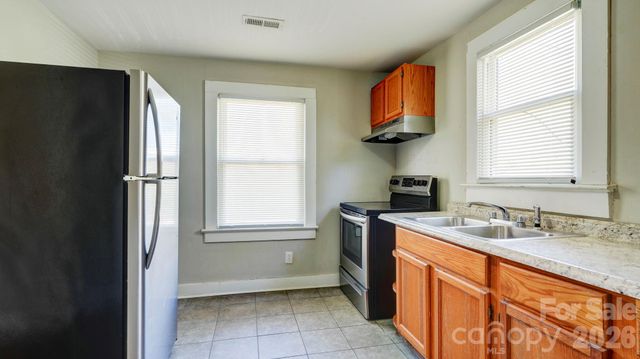 312 & 314 W Charlotte Avenue, Mount Holly, NC 28120