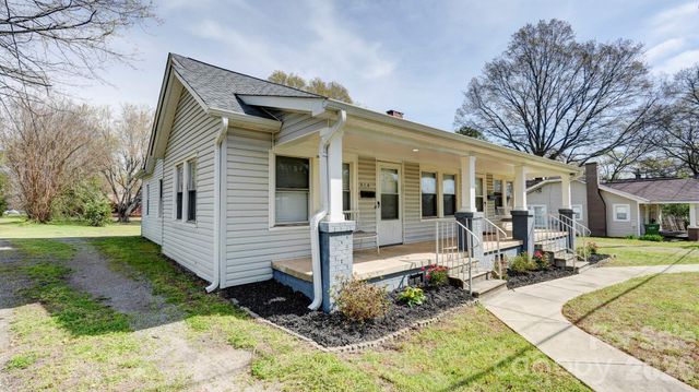 312 & 314 W Charlotte Avenue, Mount Holly, NC 28120