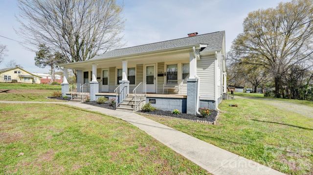312 & 314 W Charlotte Avenue, Mount Holly, NC 28120