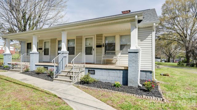 312 & 314 W Charlotte Avenue, Mount Holly, NC 28120