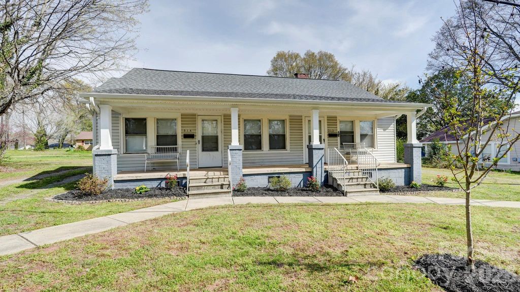 312 & 314 W Charlotte Avenue, Mount Holly, NC 28120