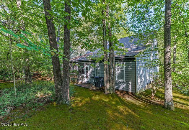 13 Village In The Woods Circle, Southern Pines, NC 28387