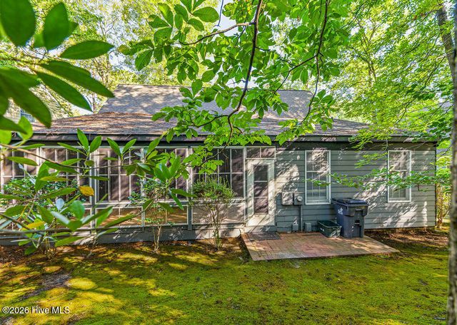 13 Village In The Woods Circle, Southern Pines, NC 28387