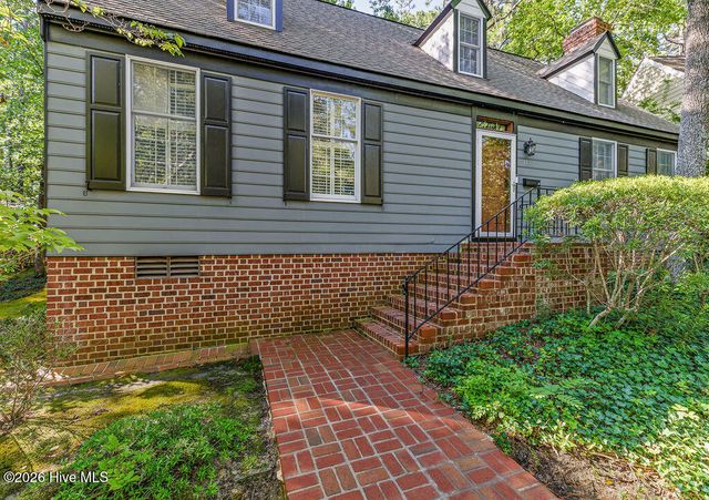 13 Village In The Woods Circle, Southern Pines, NC 28387