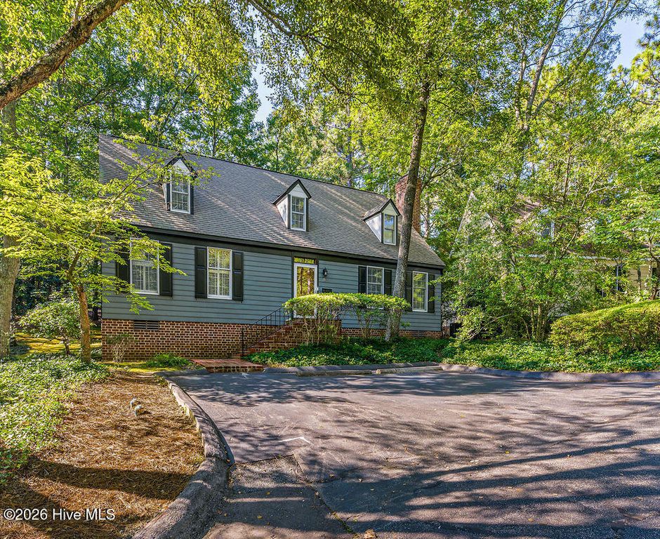 13 Village In The Woods Circle, Southern Pines, NC 28387