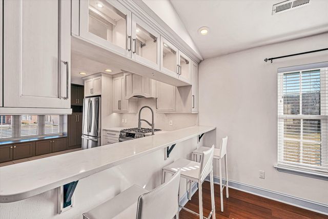 4530 Colonial Place DR, Roanoke, VA 24018