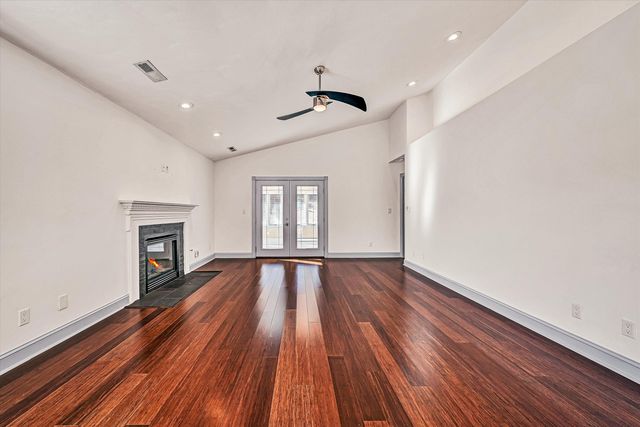 4530 Colonial Place DR, Roanoke, VA 24018