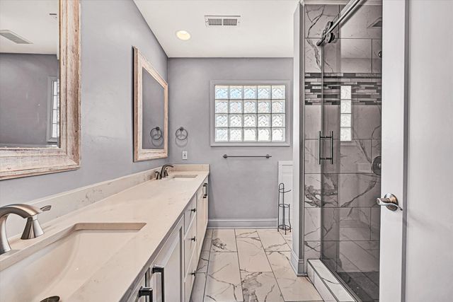 4530 Colonial Place DR, Roanoke, VA 24018