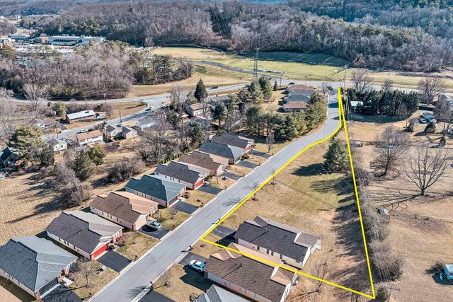 4530 Colonial Place DR, Roanoke, VA 24018