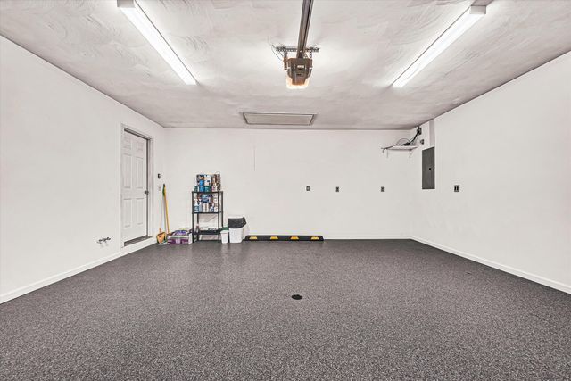 4530 Colonial Place DR, Roanoke, VA 24018