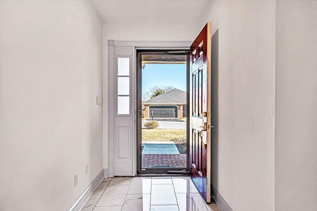 4530 Colonial Place DR, Roanoke, VA 24018