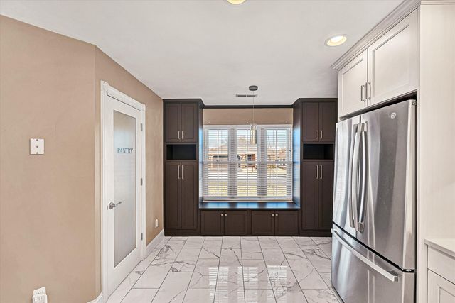 4530 Colonial Place DR, Roanoke, VA 24018