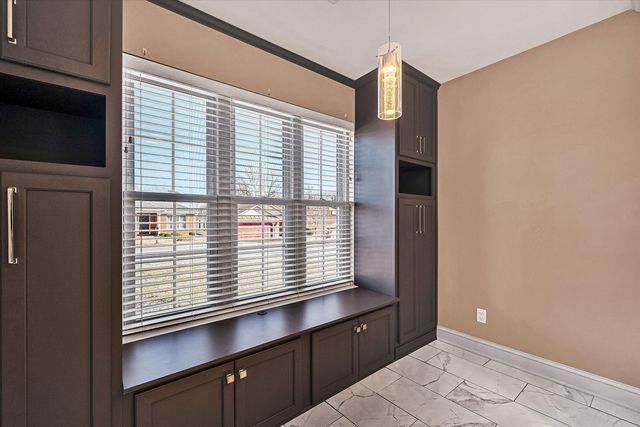 4530 Colonial Place DR, Roanoke, VA 24018