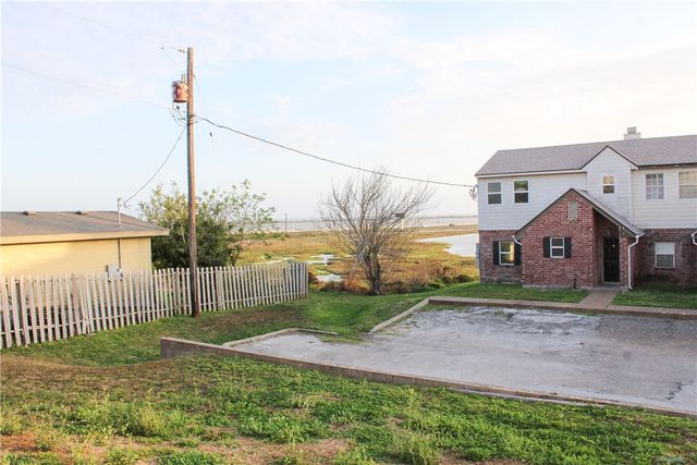 1001 W Bayview Blvd W C, Portland, TX 78374