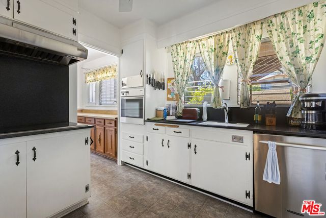 2315 Nella Vista Avenue, Los Angeles, CA 90027