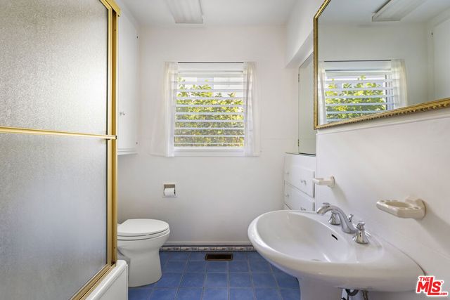2315 Nella Vista Avenue, Los Angeles, CA 90027