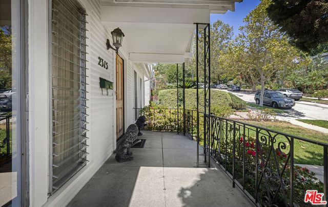 2315 Nella Vista Avenue, Los Angeles, CA 90027