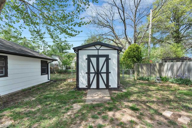 1021 N Kokomo Ave, Derby, KS 67037