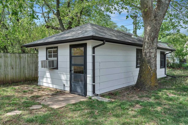 1021 N Kokomo Ave, Derby, KS 67037