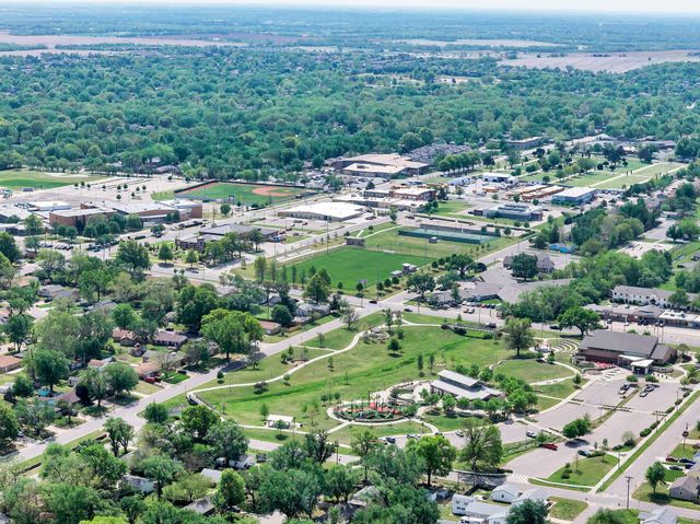 1021 N Kokomo Ave, Derby, KS 67037