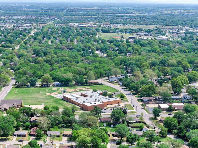 1021 N Kokomo Ave, Derby, KS 67037