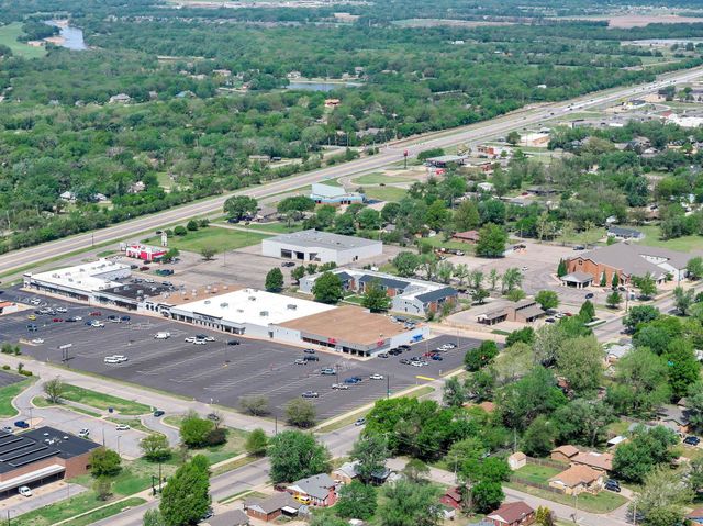 1021 N Kokomo Ave, Derby, KS 67037
