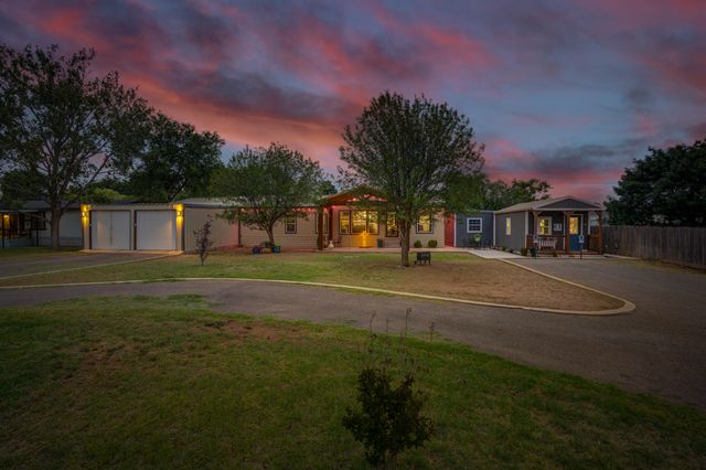 1822 S 3rd Street, Tahoka, TX 79373