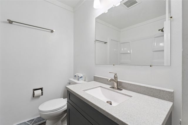 7460 Southview Drive, Des Moines, IA 50315