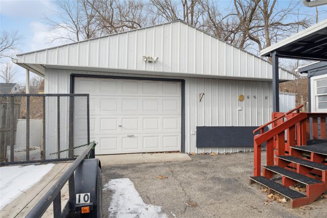 7460 Southview Drive, Des Moines, IA 50315