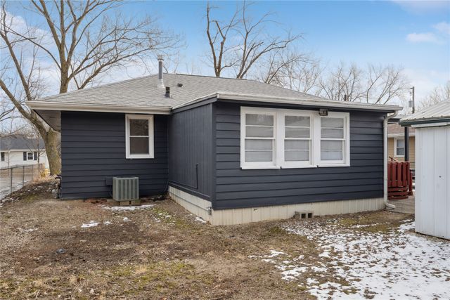 7460 Southview Drive, Des Moines, IA 50315