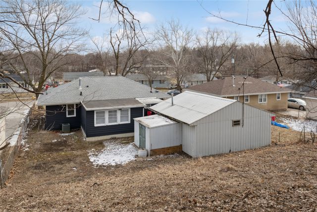 7460 Southview Drive, Des Moines, IA 50315