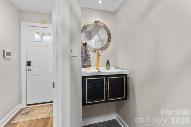 13820 Queens Harbor Road, Charlotte, NC 28278