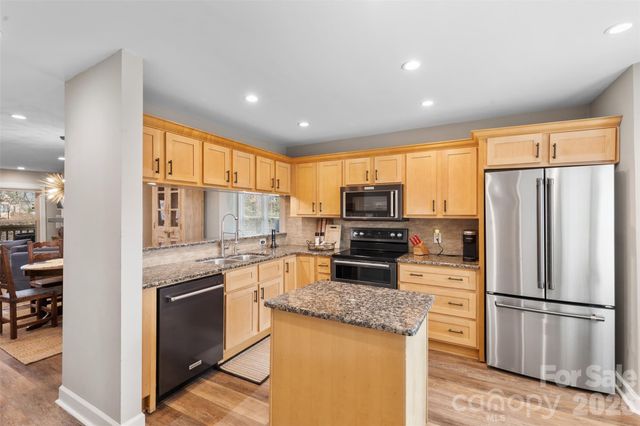 13820 Queens Harbor Road, Charlotte, NC 28278
