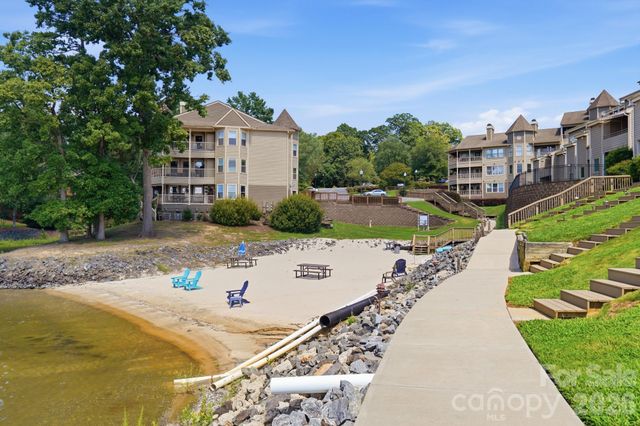 13820 Queens Harbor Road, Charlotte, NC 28278