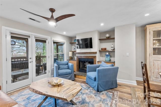 13820 Queens Harbor Road, Charlotte, NC 28278
