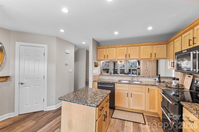 13820 Queens Harbor Road, Charlotte, NC 28278