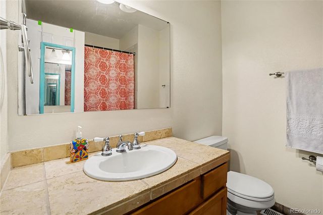 17648 E Loyola Drive B, Aurora, CO 80013