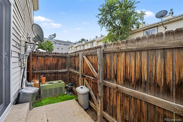 17648 E Loyola Drive B, Aurora, CO 80013