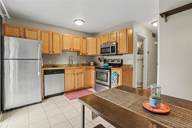 17648 E Loyola Drive B, Aurora, CO 80013