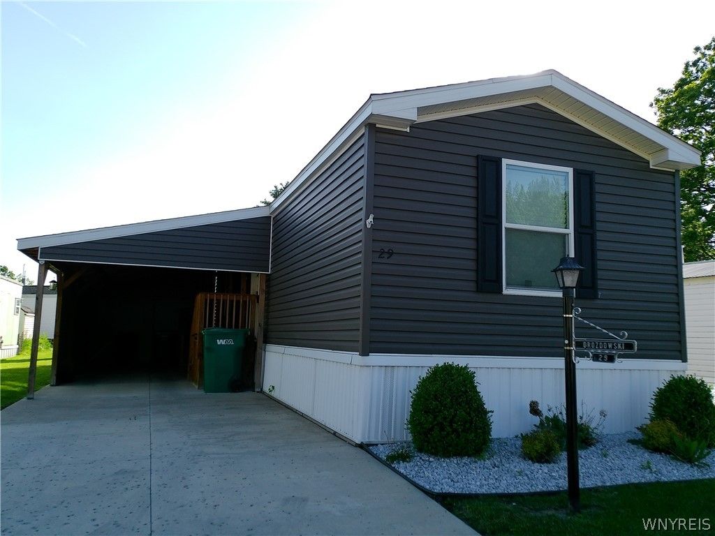 29 Xavier Road, Clarence, NY 14031