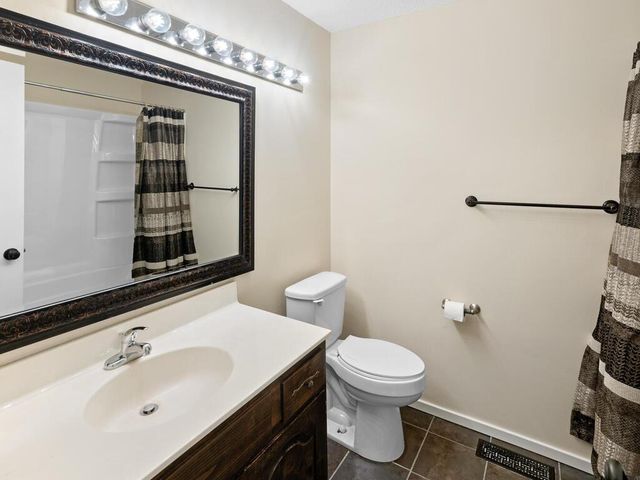 1917 Jan Echo Trail, Eagan, MN 55122