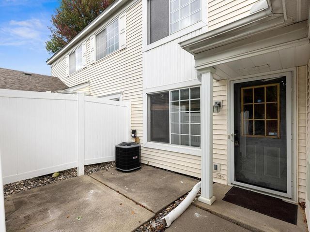 1917 Jan Echo Trail, Eagan, MN 55122