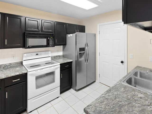 1917 Jan Echo Trail, Eagan, MN 55122