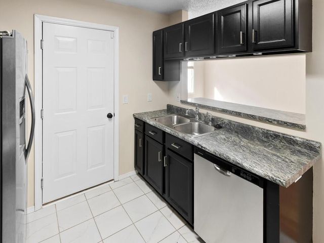 1917 Jan Echo Trail, Eagan, MN 55122