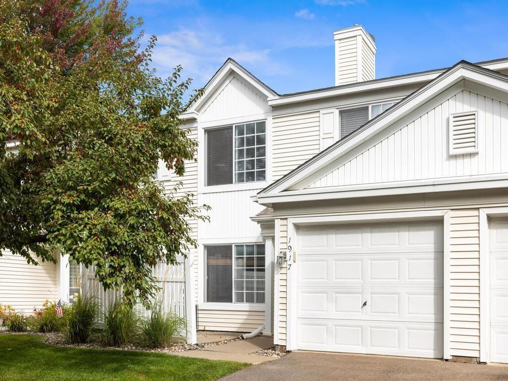 1917 Jan Echo Trail, Eagan, MN 55122