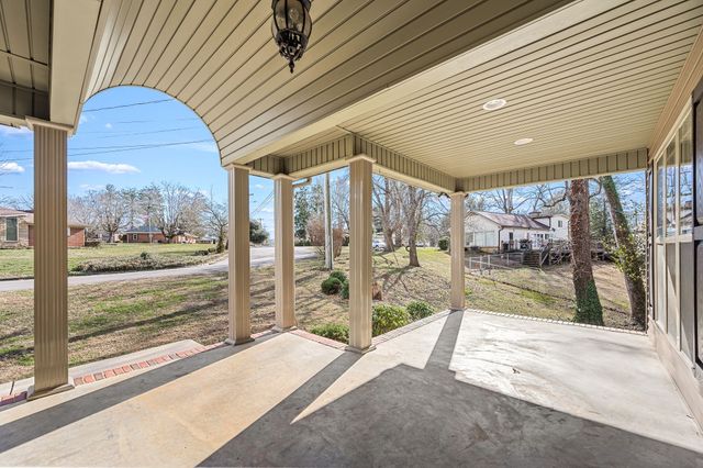 610 Westwood Dr, Mcminnville, TN 37110
