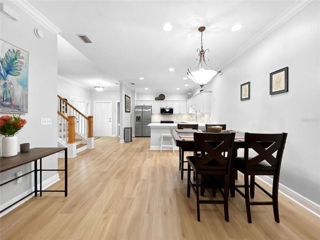 Image 12 of property listing at 254 VALENCIA CIRCLE, St Petersburg, FL 33716